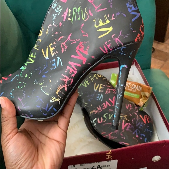 Heels for women size 8.5 - Picture 3 of 4